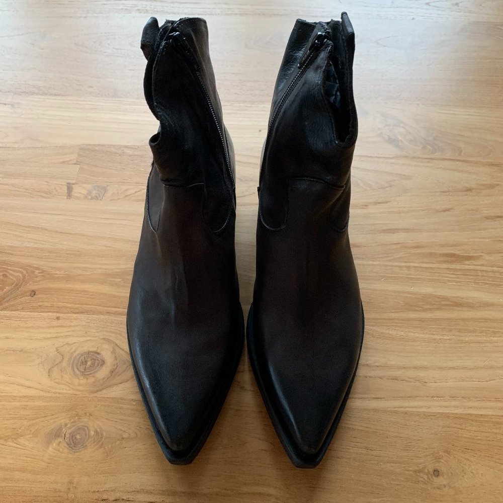NWB Italian black leather booties, Size 41 or 11